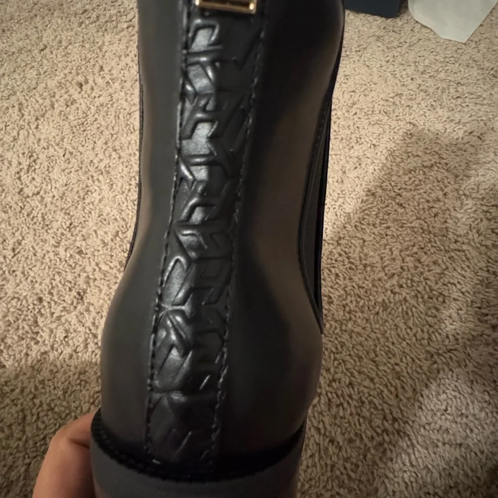 Tommy Hilfiger Womens Chelsea Boots women’s size 8